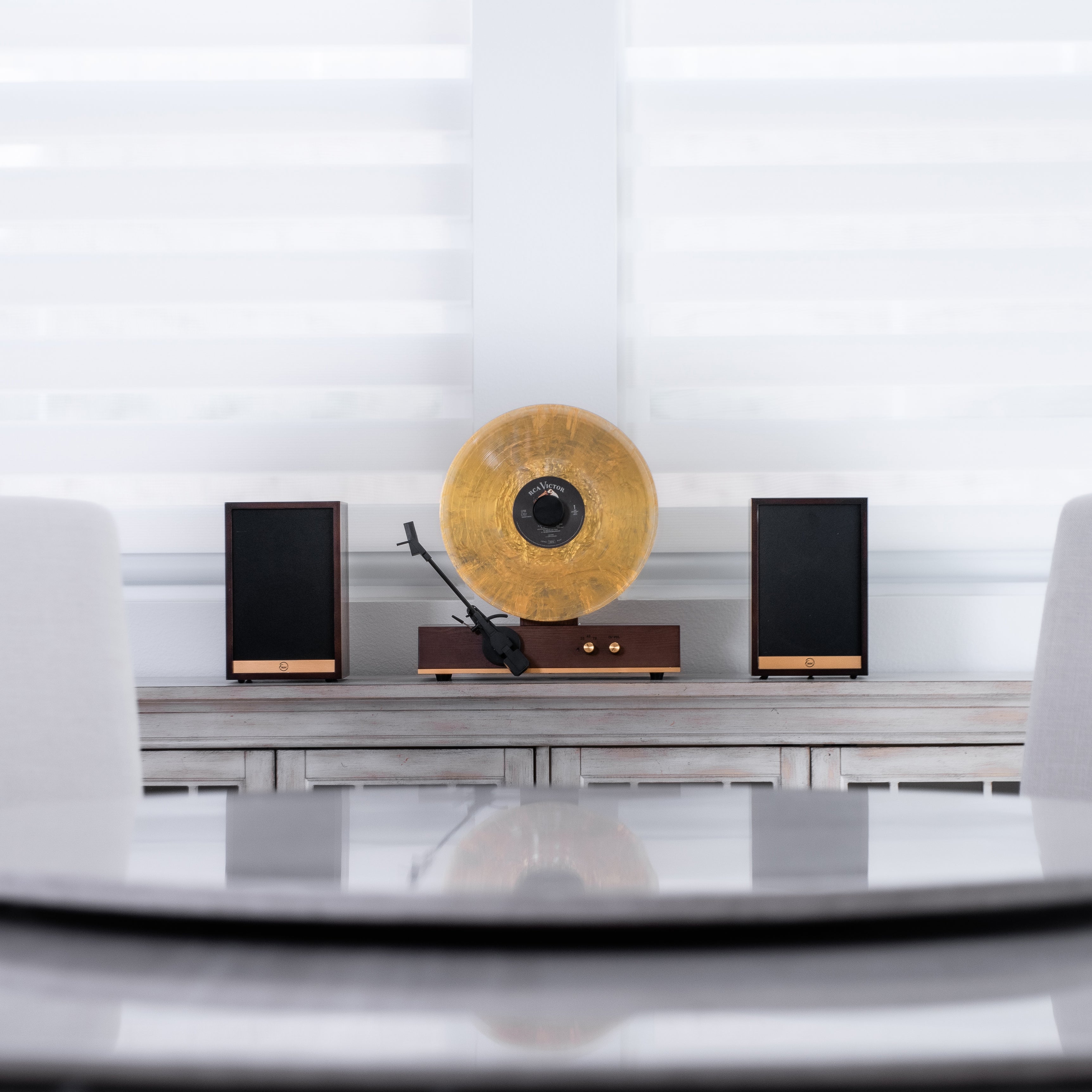 Fuse Audio GLD – Tocadiscos Vertical de Vinilo | Vertical Vinyl Record Player