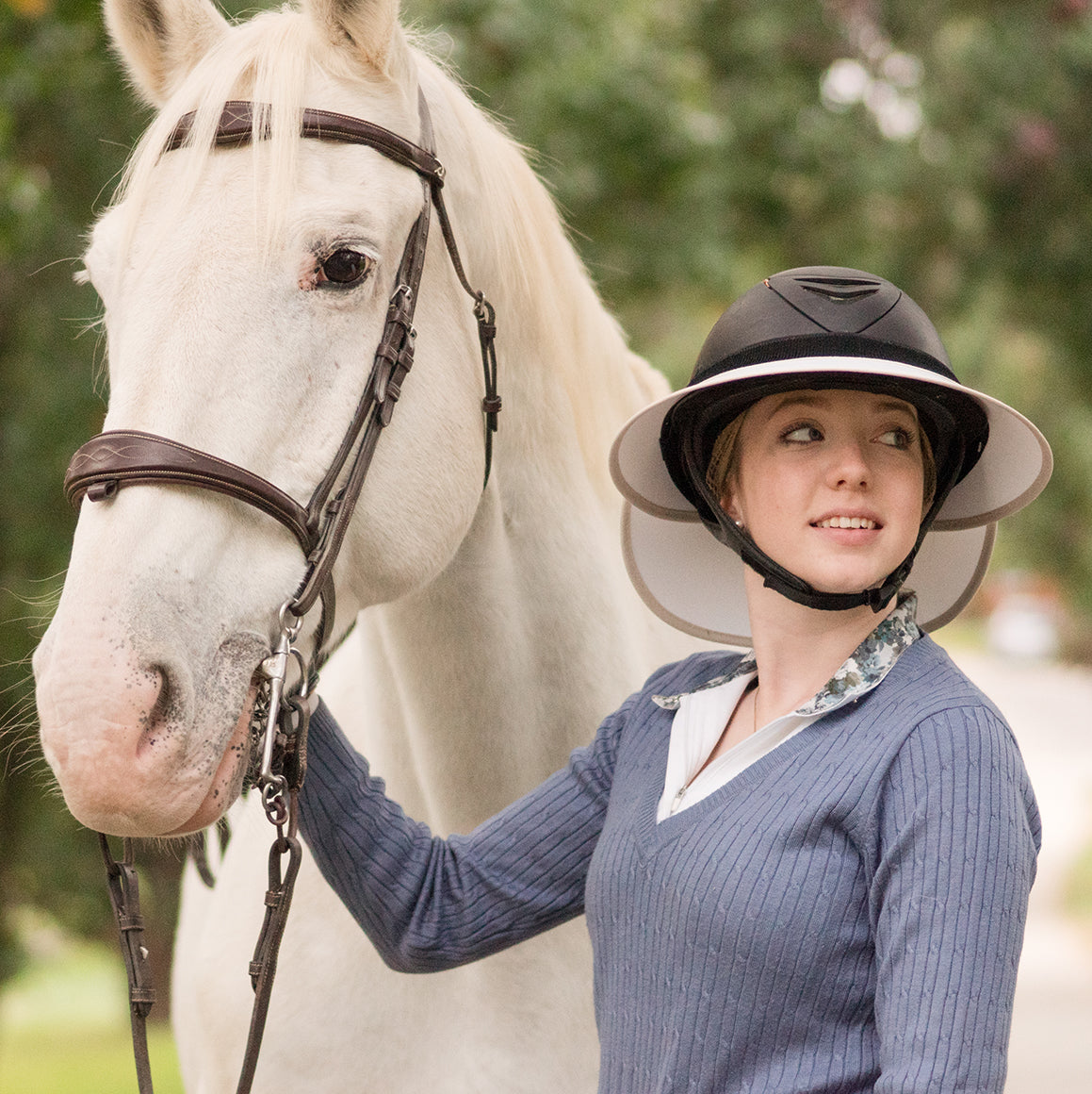 EquiVisor® Sport Complete — Visera + Protector de Cuello 360° | 360° Sun Visor with Neck Shield