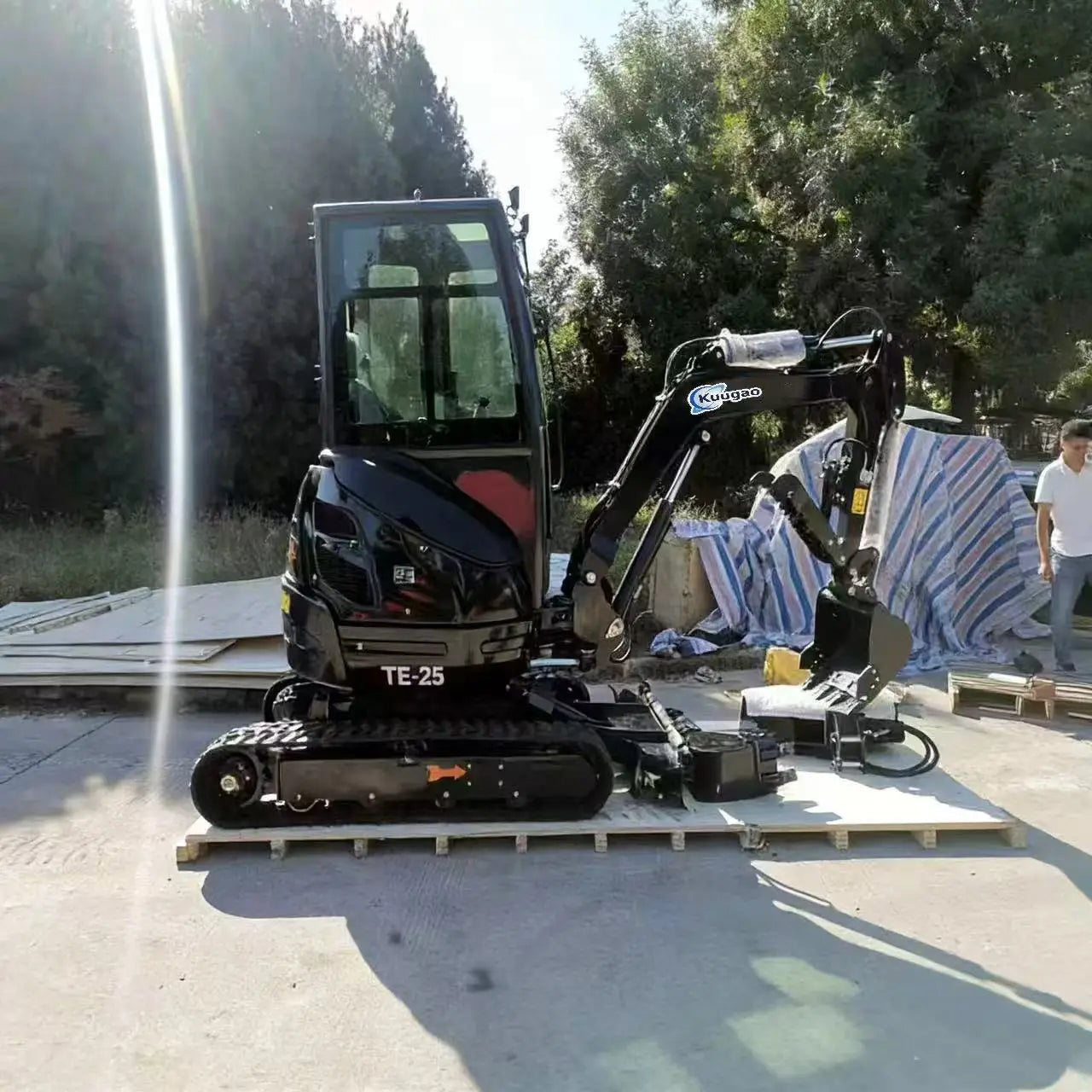 Mini Excavadora 2 ton — Motor Kubota, Orugas, Certificada CE