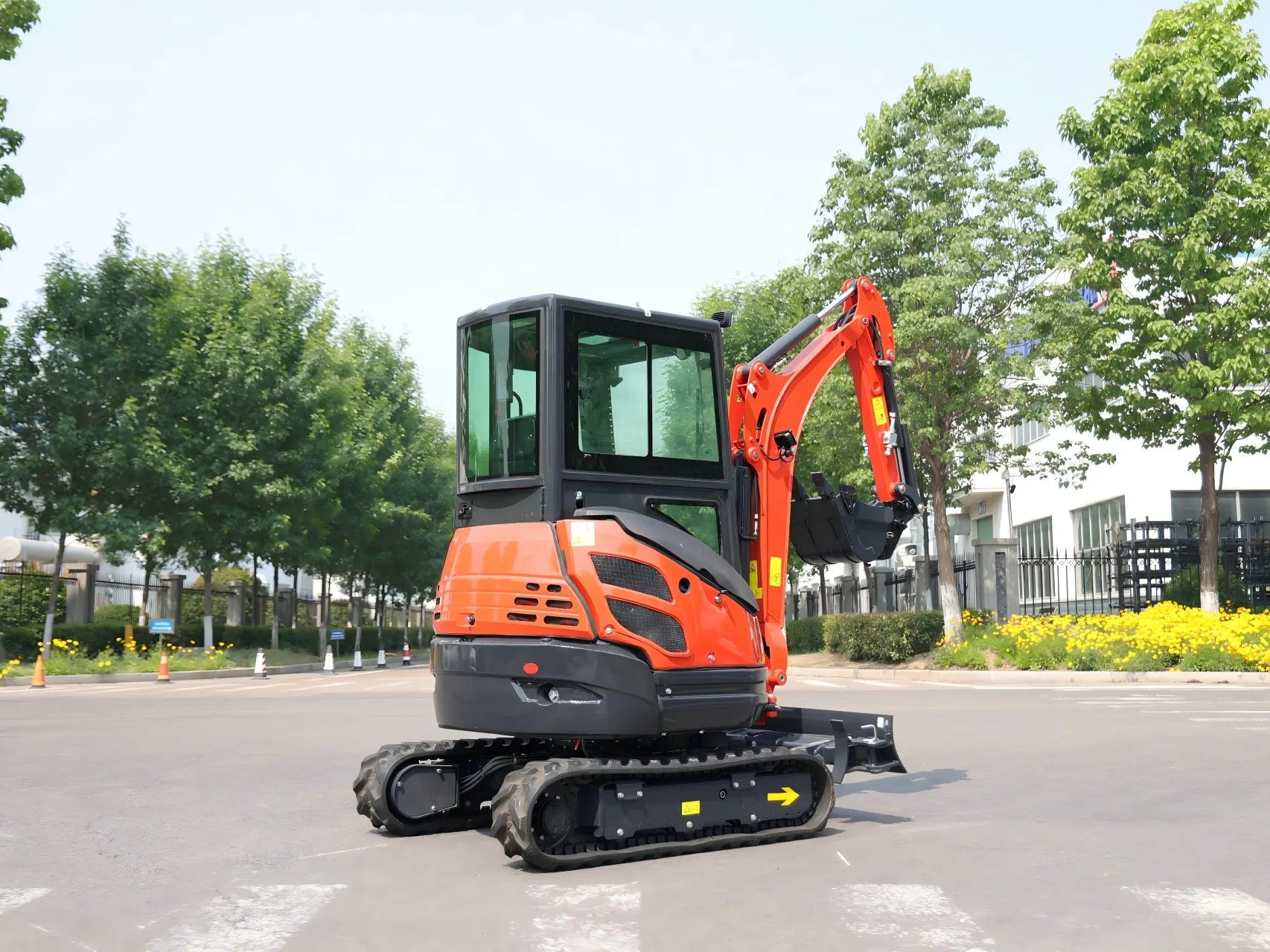 Mini Excavadora 2 ton — Motor Kubota, Orugas, Certificada CE