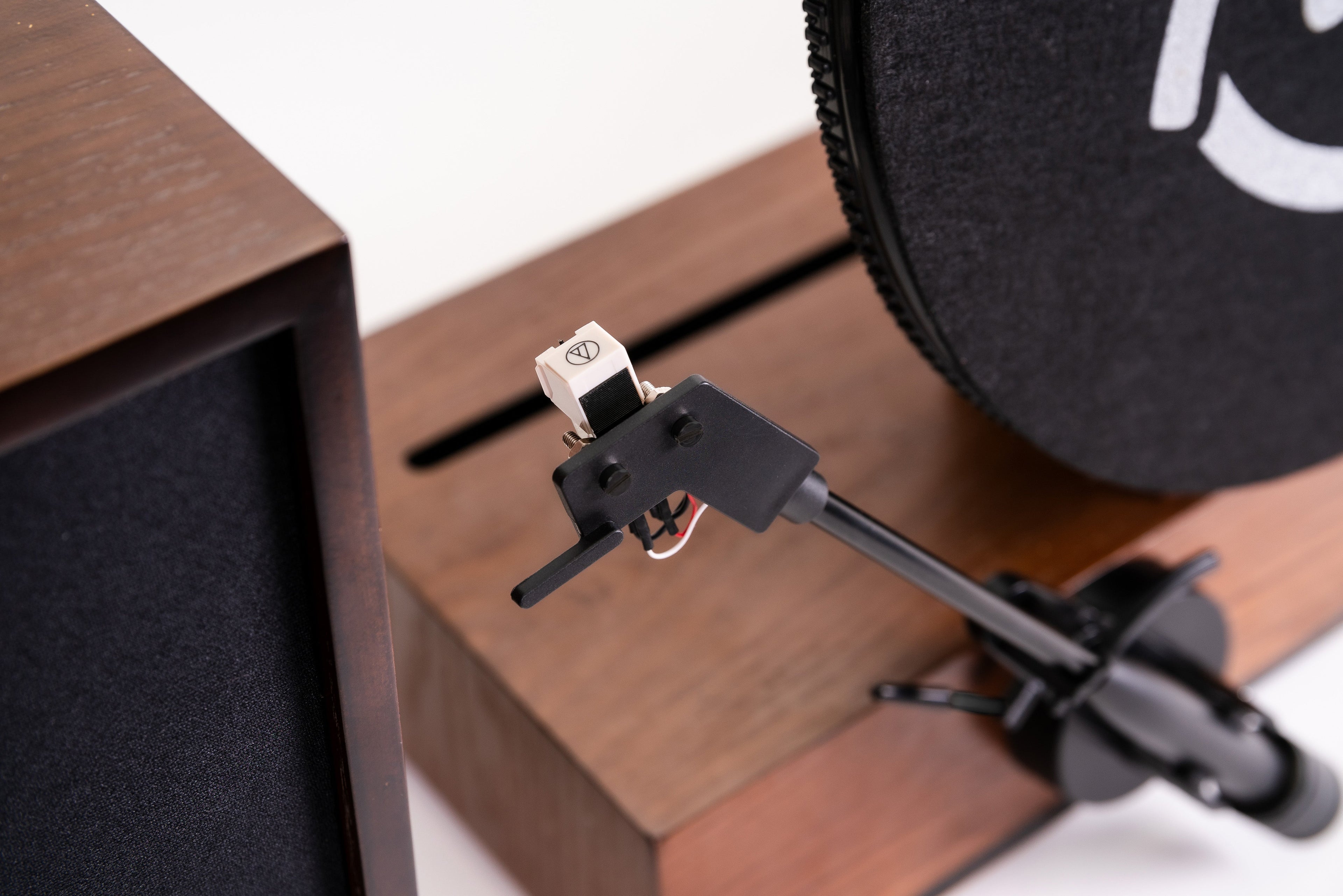 Fuse Audio GLD – Tocadiscos Vertical de Vinilo | Vertical Vinyl Record Player